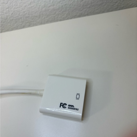 Onn DisplayPort To HDMI Adapter. Gold plated. - Picture 2 of 6